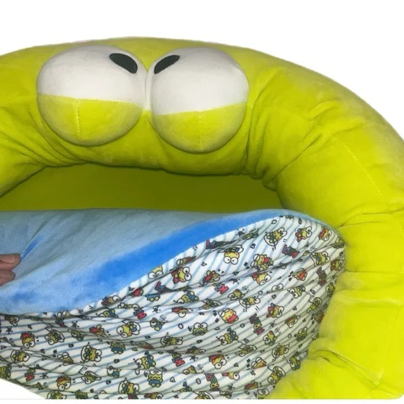 Hello Kitty Sanrio Keroppi pet bed. - Picture 6 of 14
